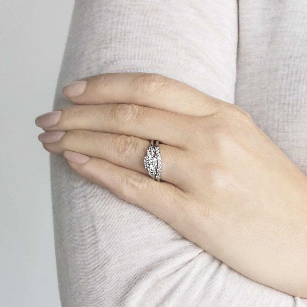 Round Cut Curved Diamond Wedding Band For Women