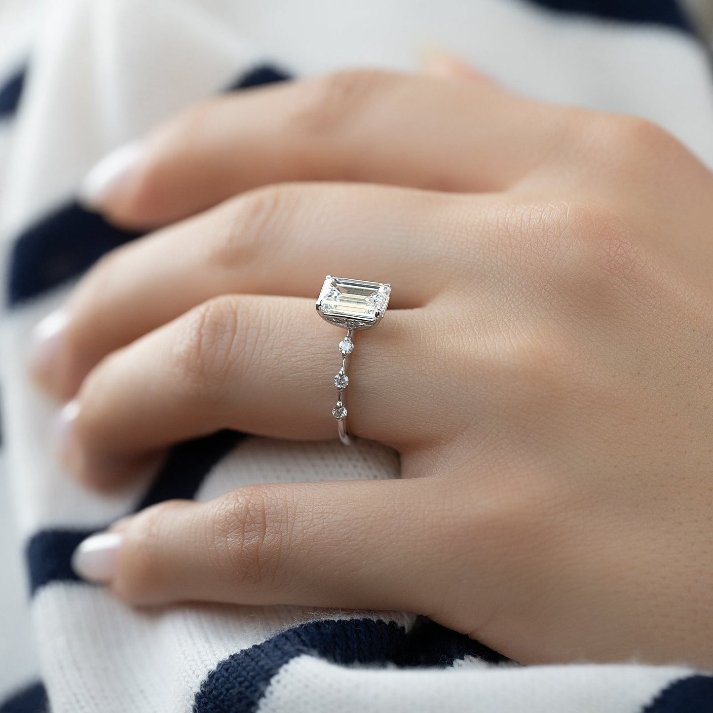 2.0 CT Emerald Moissanite Dainty Engagement Ring