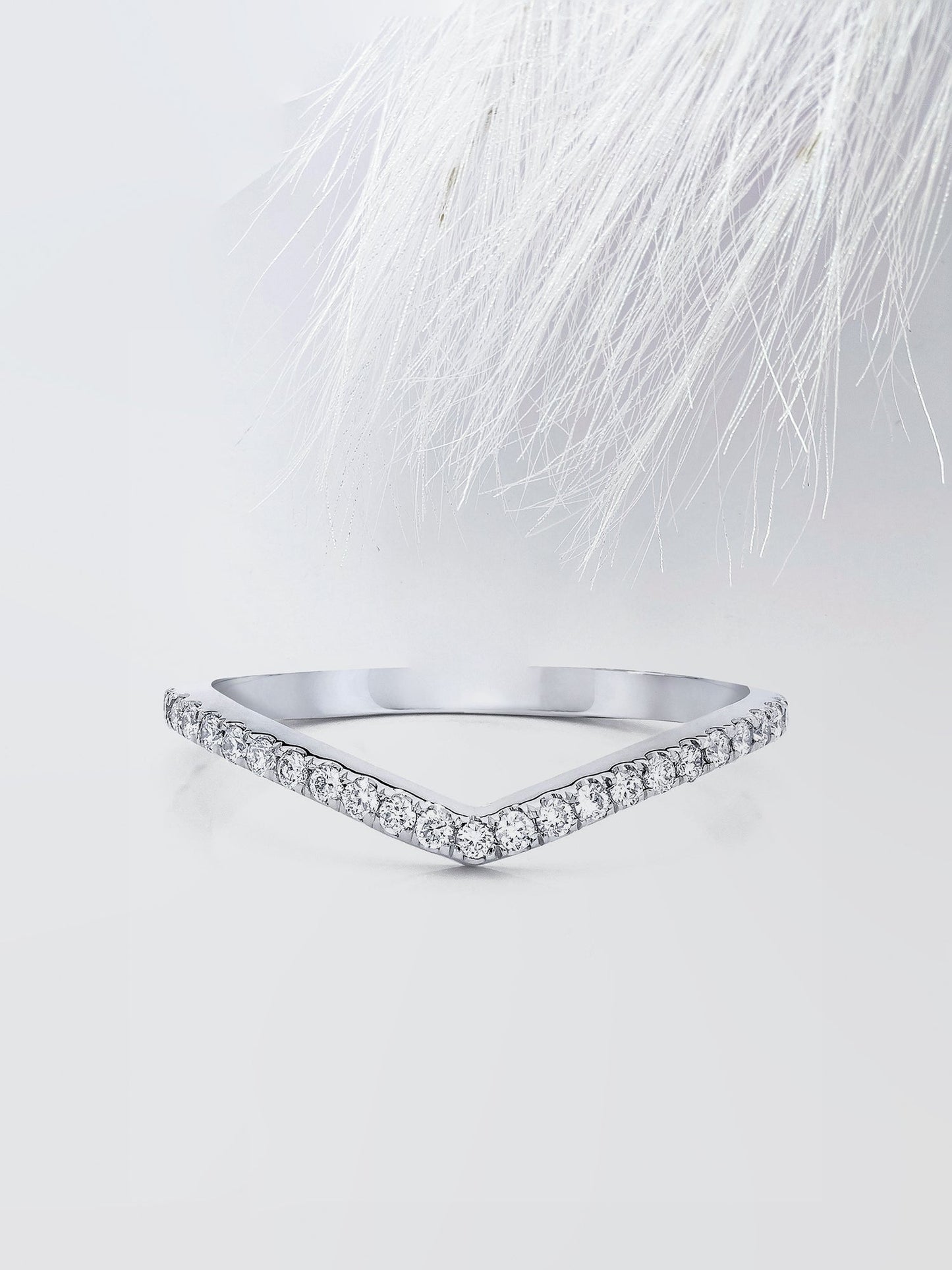 Round Cut Curved Diamond Wedding Band For Women
