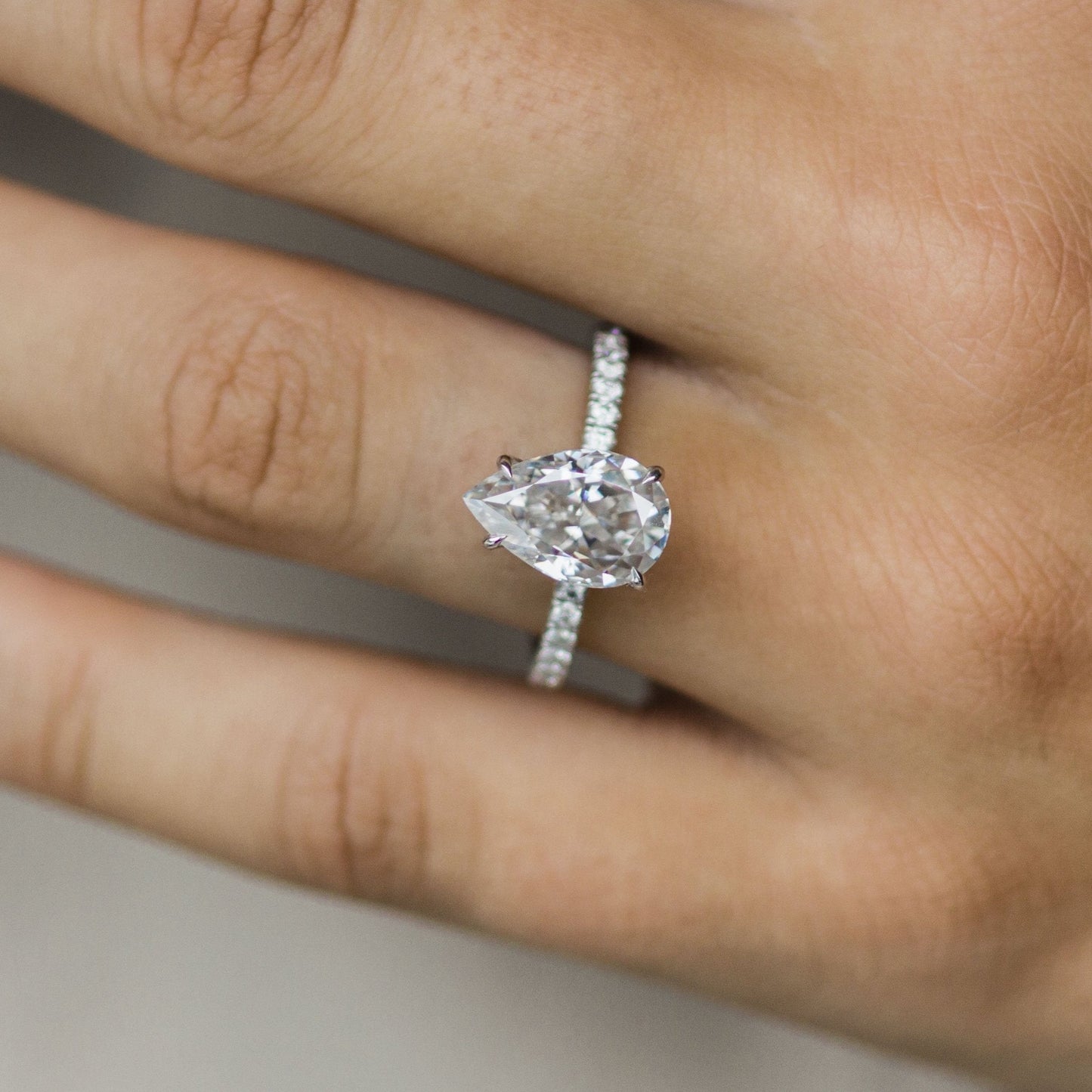 2.0CT-4.0CT Pear Cut Hidden Halo Moissanite Diamond Engagement Ring