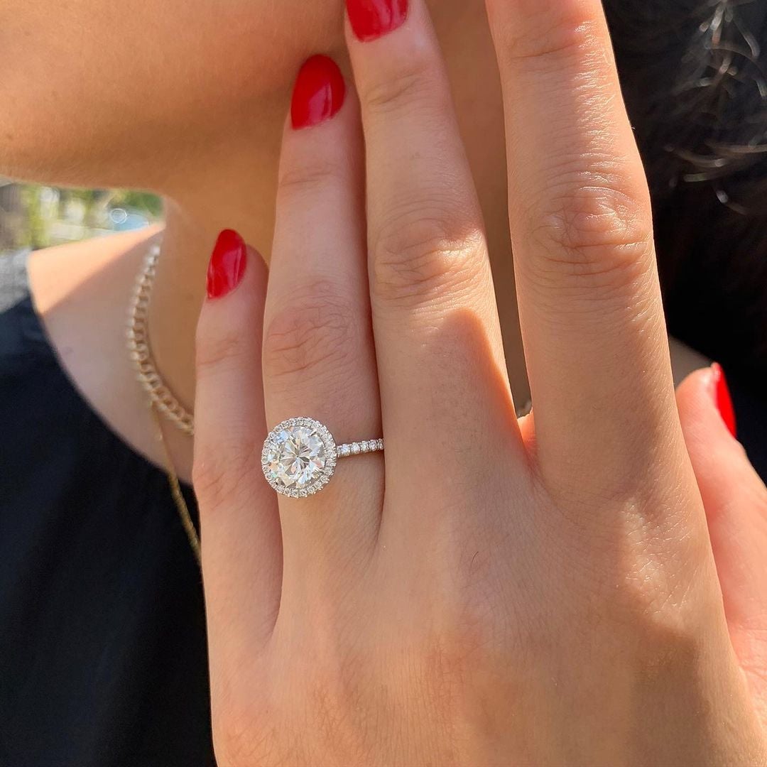 1.0CT Round Brilliant Cut Moissanite Halo Diamond Engagement Ring