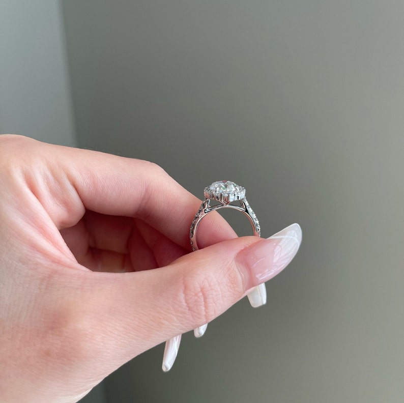 Oval Diamond Vintage Halo Moissanite Engagement Ring