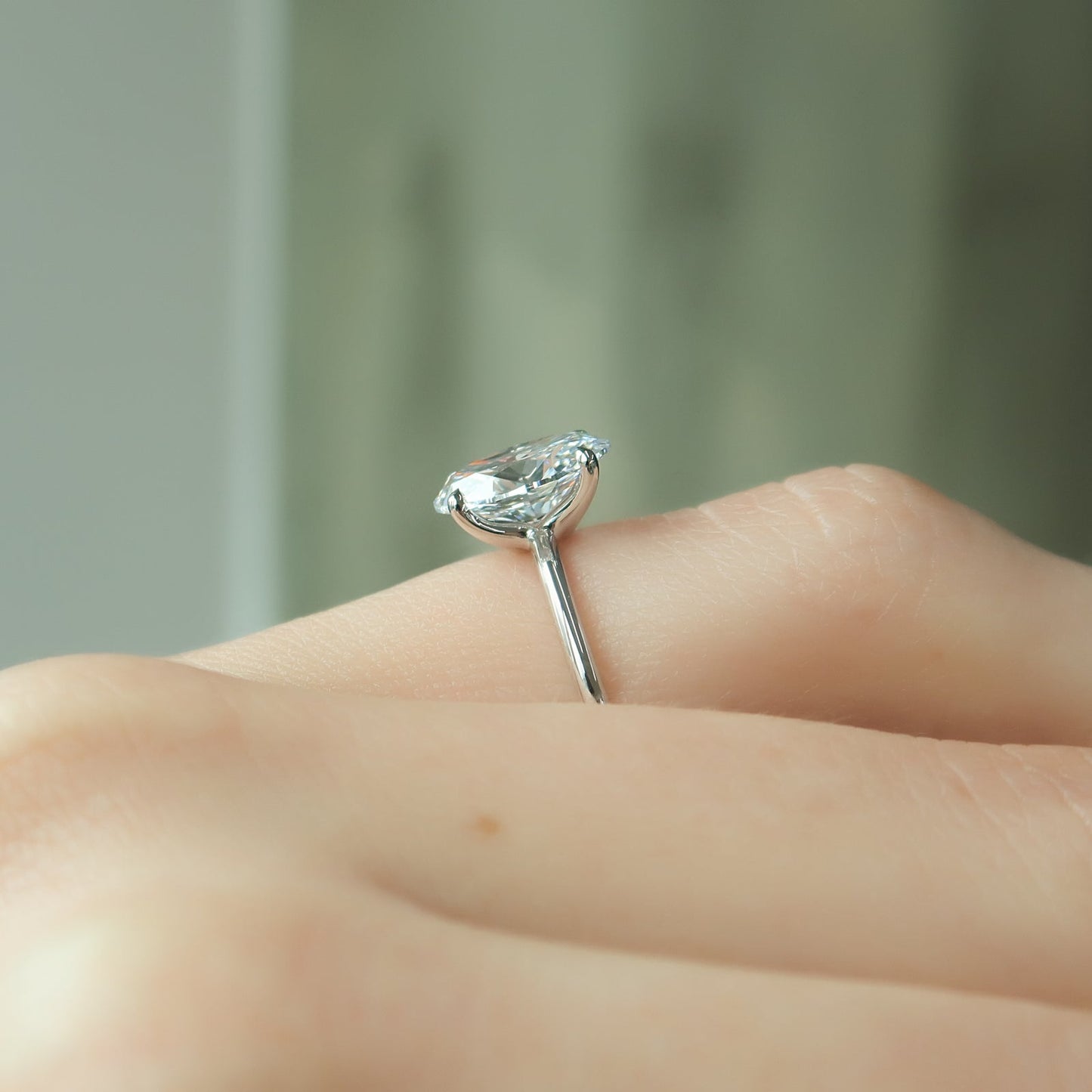 2.0 CT Oval Moissanite Solitaire Engagement Ring