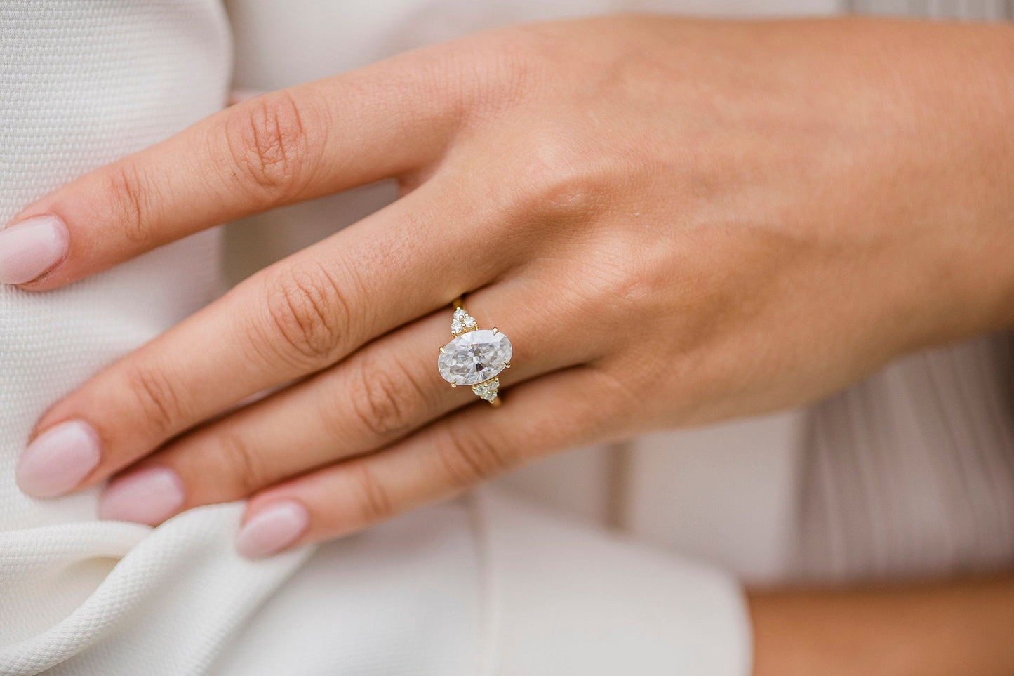 3.0CT-5.0CT Oval Cut Cluster Moissanite Diamond Engagement Ring