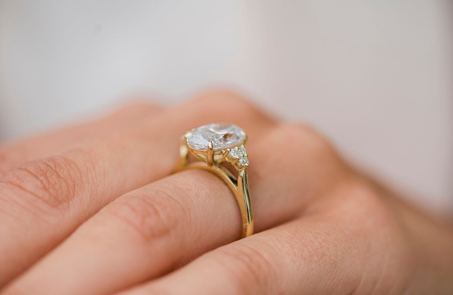 3.0CT-5.0CT Oval Cut Cluster Moissanite Diamond Engagement Ring