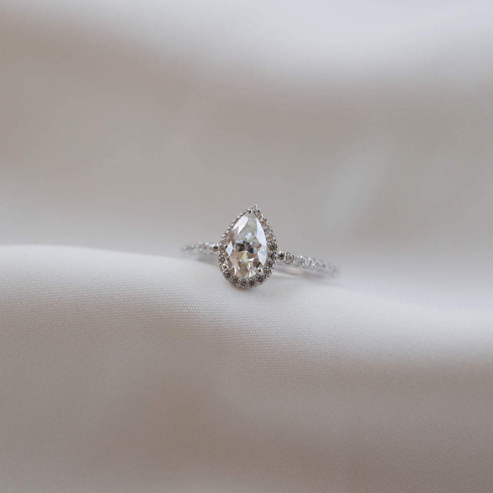0.8CT Pear Moissanite Halo Diamond Engagement Ring