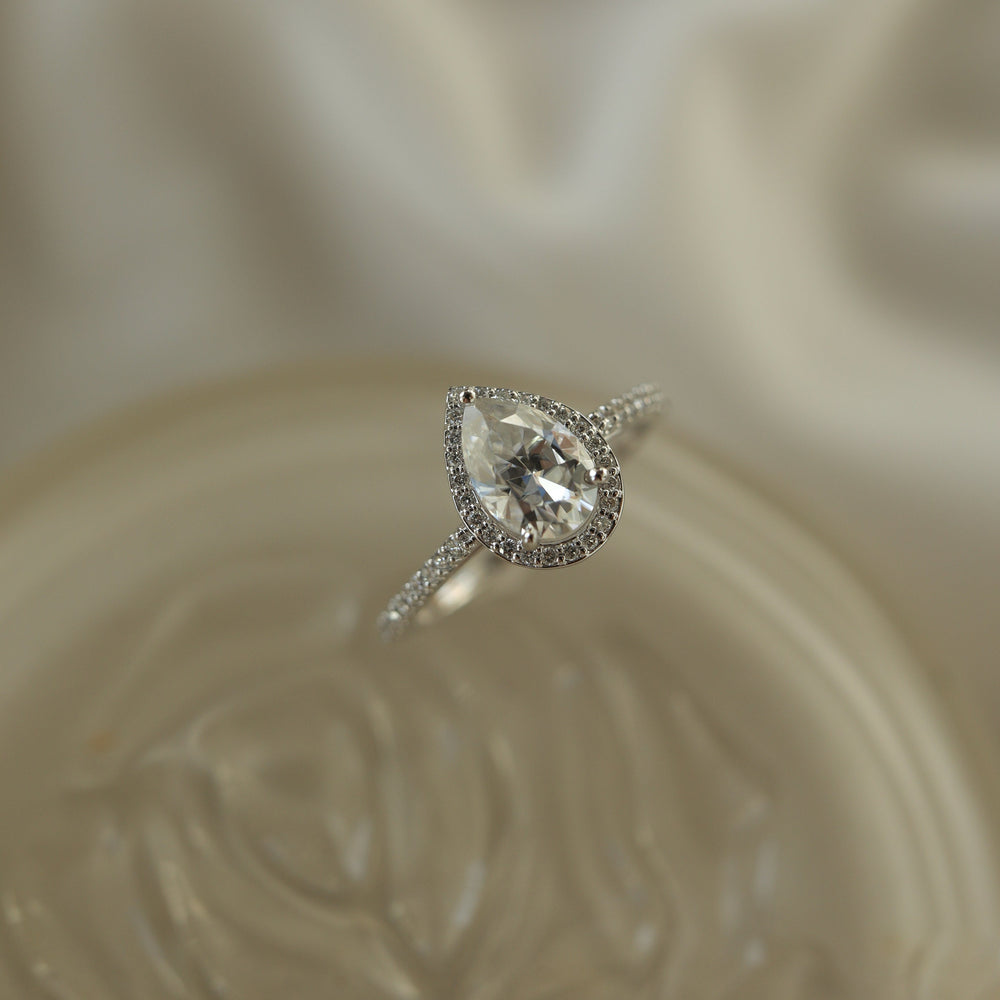 0.8CT Pear Moissanite Halo Diamond Engagement Ring