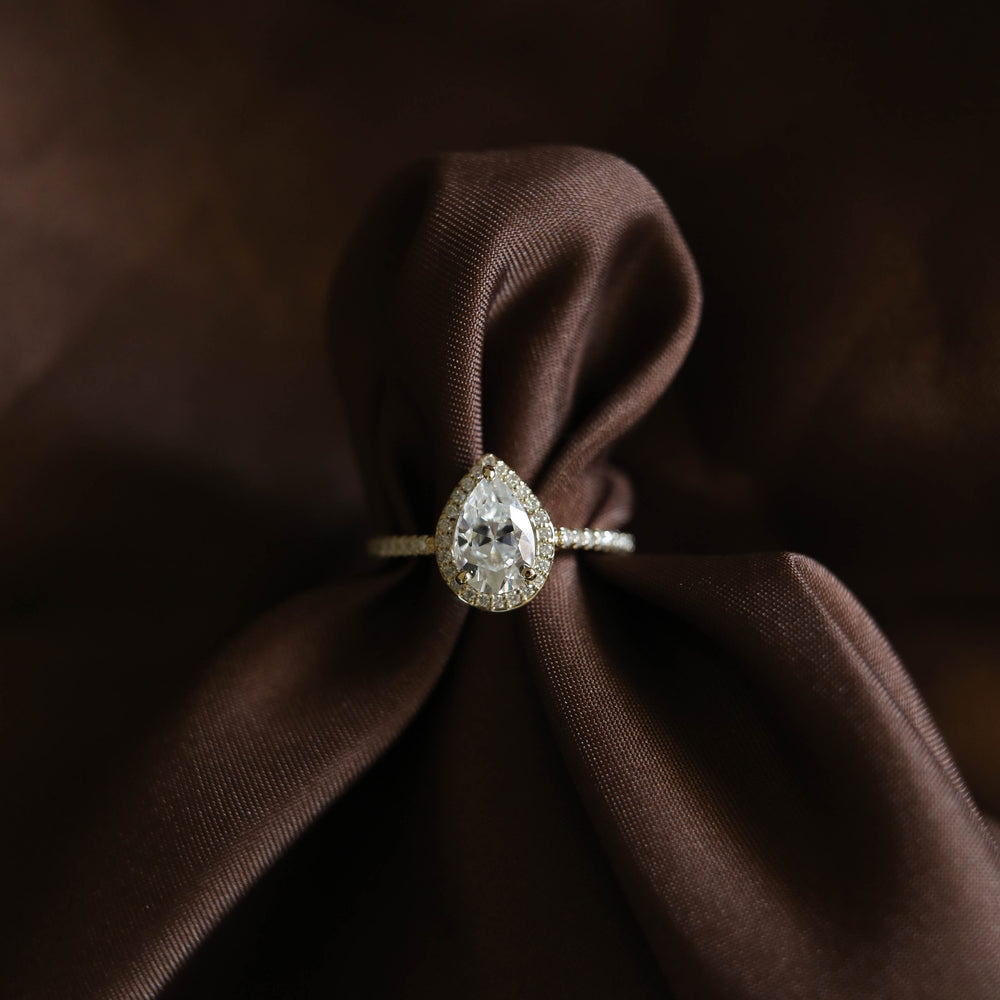 0.8CT Pear Moissanite Halo Diamond Engagement Ring