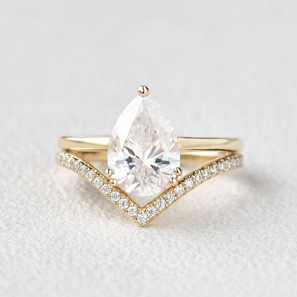 1.80CT Pear Solitaire Moissanite Engagement Ring with Curved Wedding Band