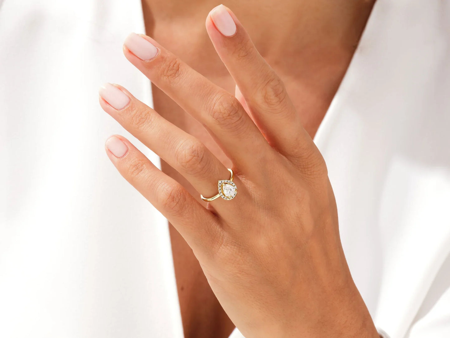 1.0CT Pear Diamond Halo Moissanite Engagement Ring