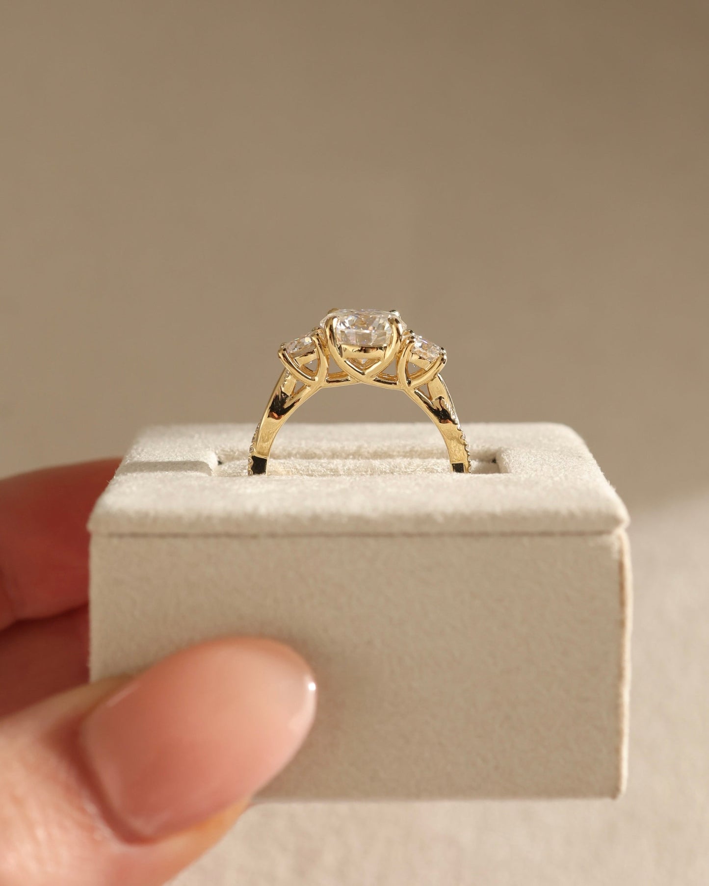1.0 CT Round Brilliant Three Stone Moissanite Engagement Ring