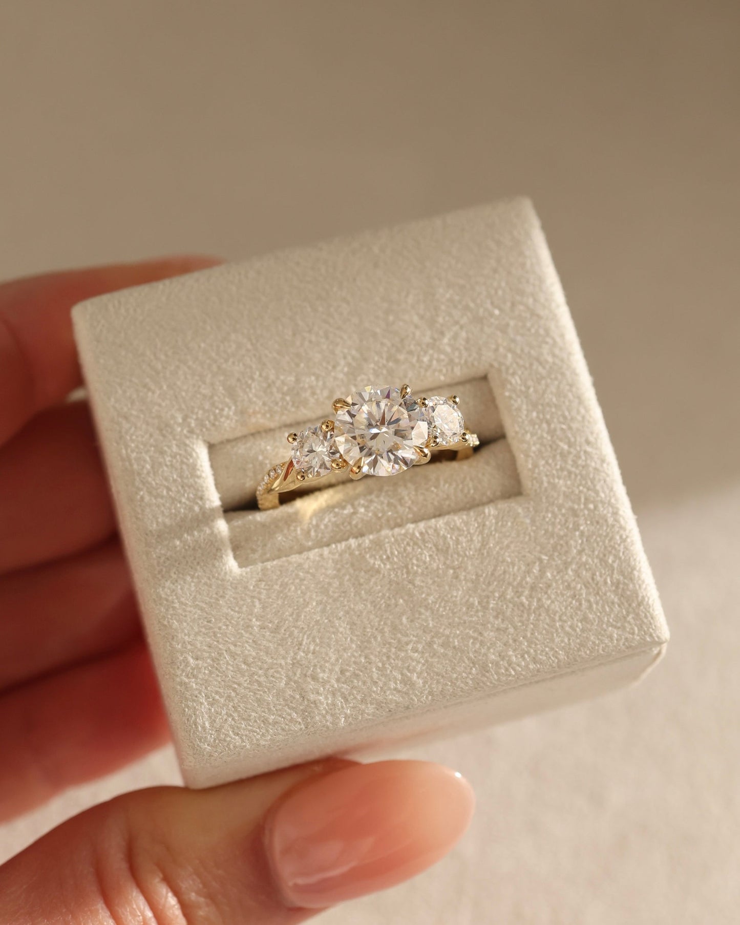 1.0 CT Round Brilliant Three Stone Moissanite Engagement Ring