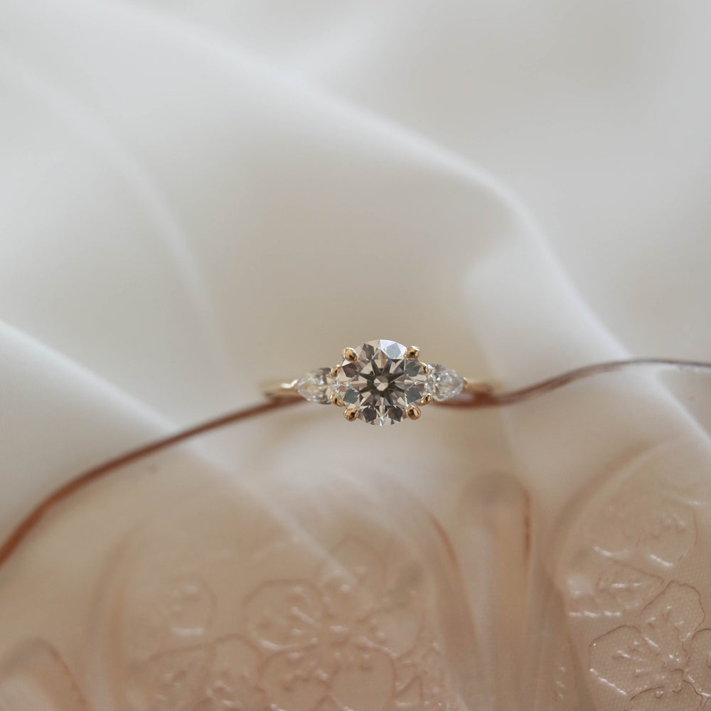 1.05CT Round Moissanite Three Stone Diamond Engagement Ring
