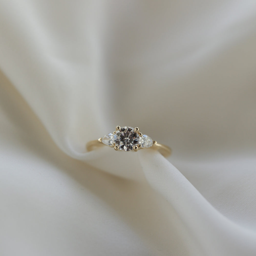 1.05CT Round Moissanite Three Stone Diamond Engagement Ring
