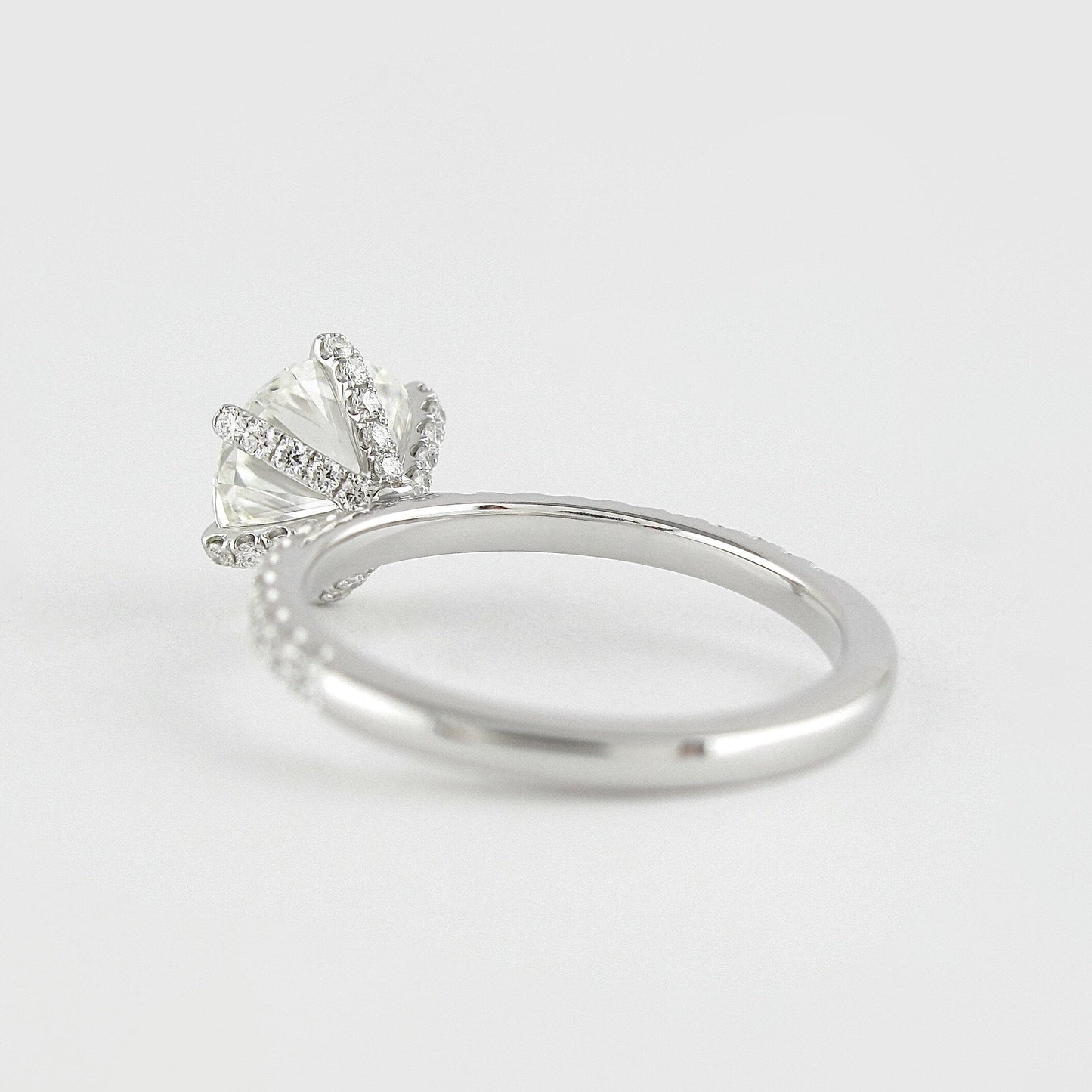Round Cut Moissanite Engagement Ring