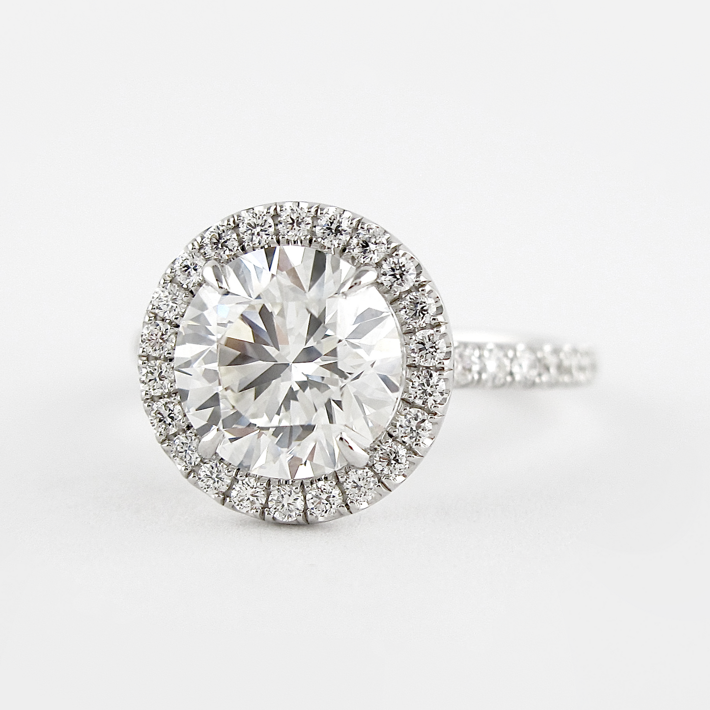 1.0CT Round Brilliant Cut Moissanite Halo Diamond Engagement Ring
