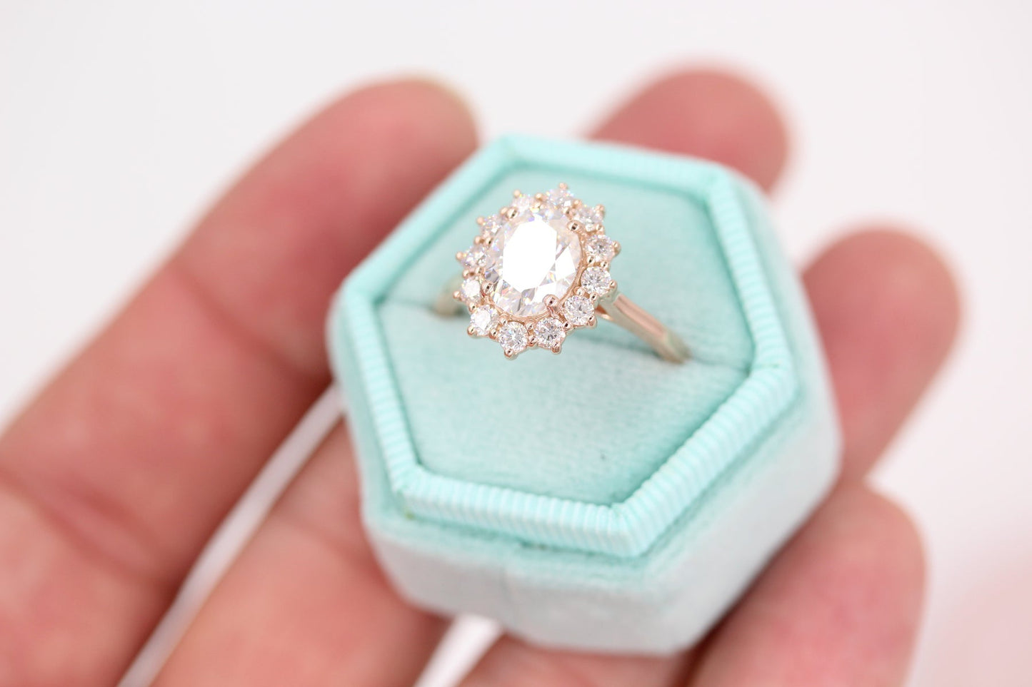 2ct Round Cut Halo Moissanite Diamond Engagenent Ring