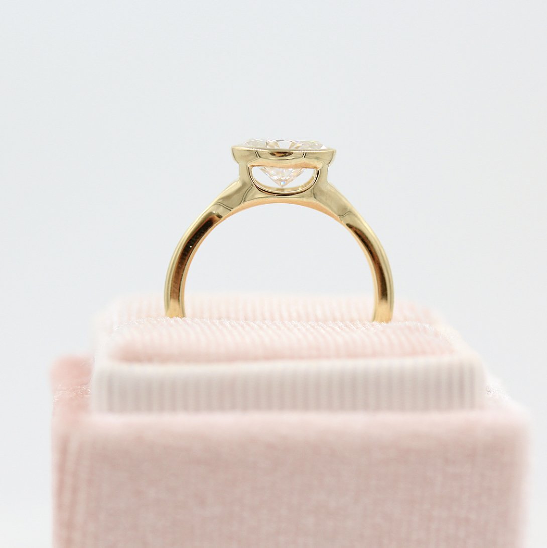 1.5ct Oval Cut East-West Moissanite Diamond Solitaire Engagement Ring