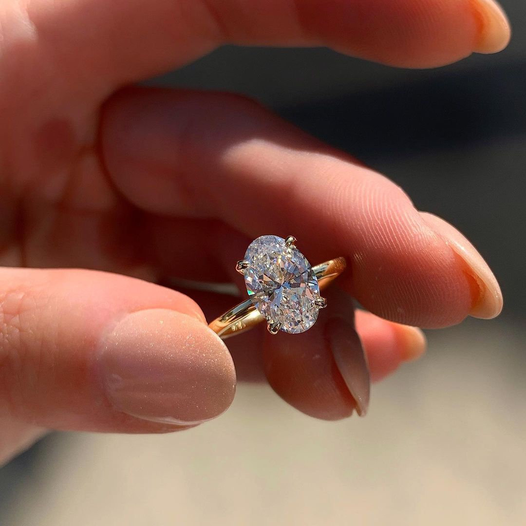 Oval Cut Moissanite Engagement Ring