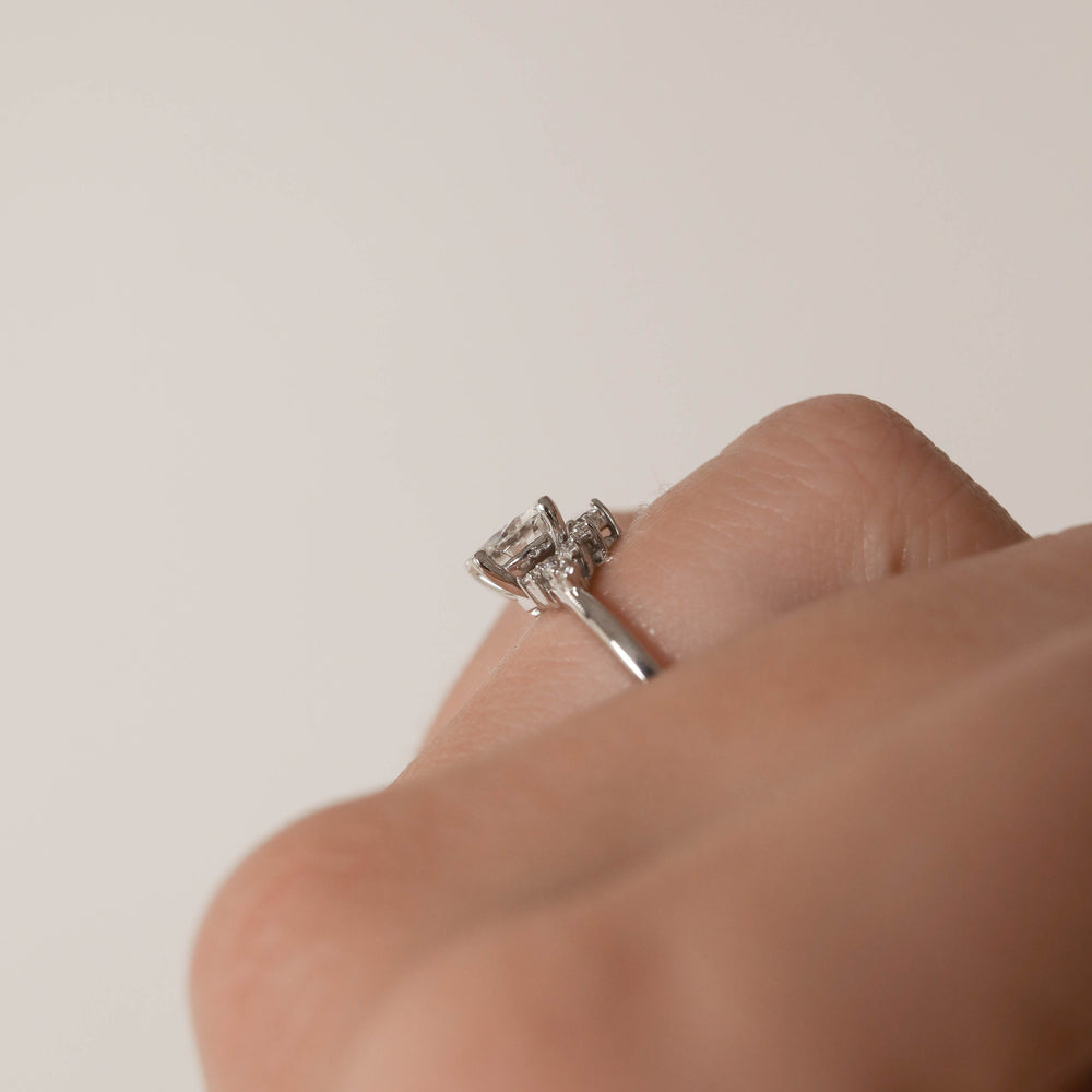 1.05CT Round Moissanite Cluster Diamond Engagement Ring