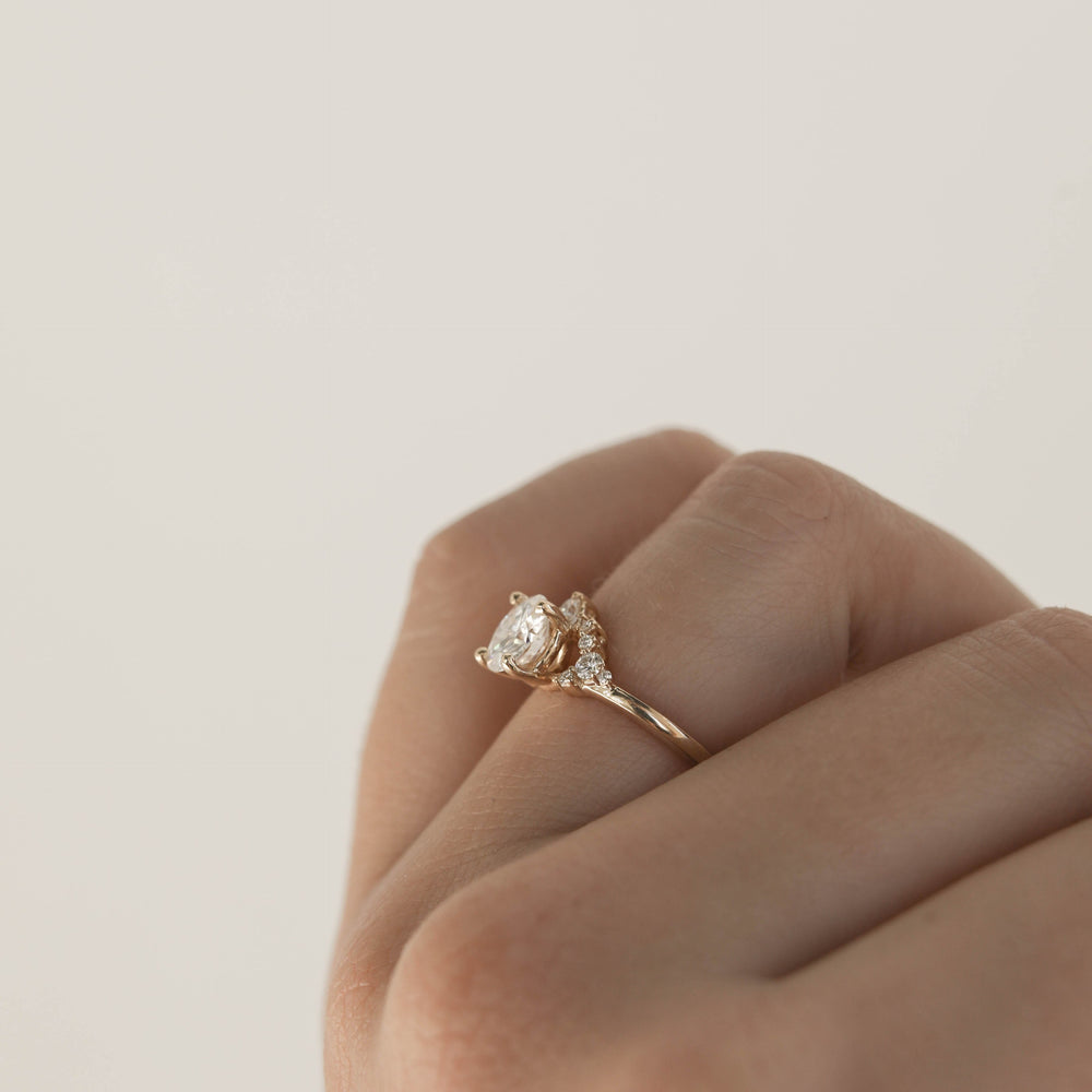 1.05CT Round Moissanite Cluster Diamond Engagement Ring