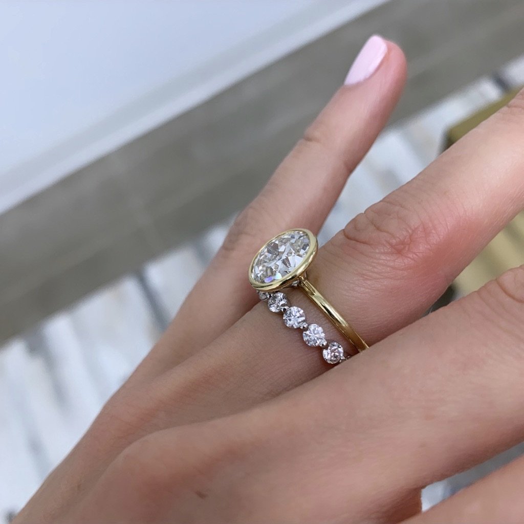 Round Cut Single Prong Diamond Wedding Band For Women