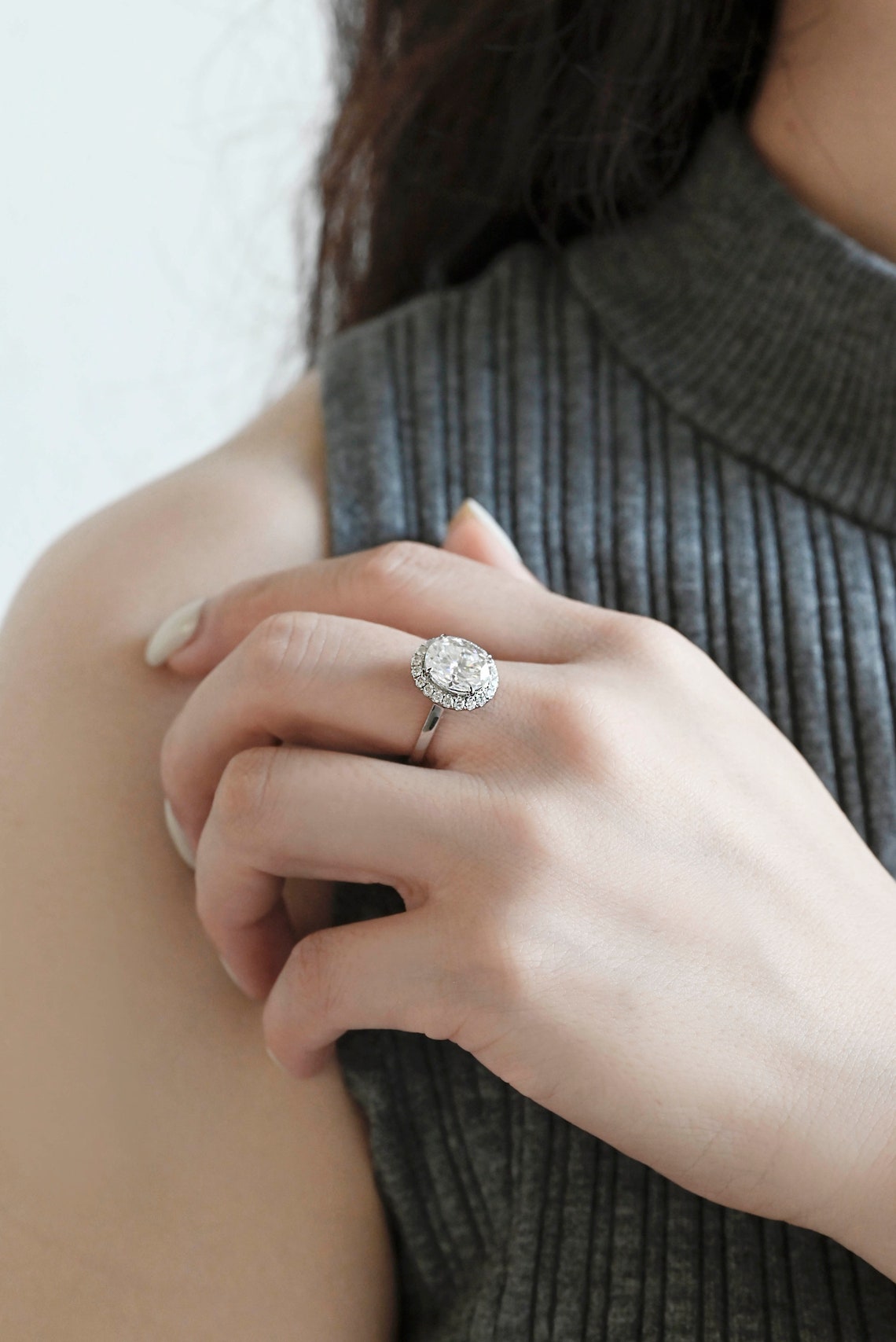 2.0 CT Oval Moissanite Halo Engagement Ring