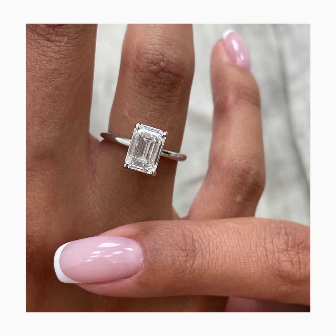 2.0 CT Emerald Moissanite Solitaire Engagement Ring