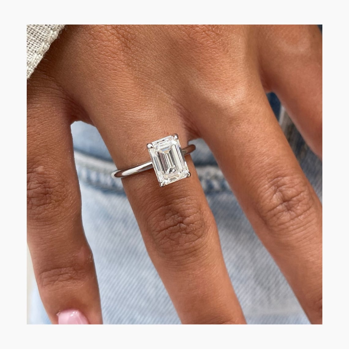 2.0 CT Emerald Moissanite Solitaire Engagement Ring