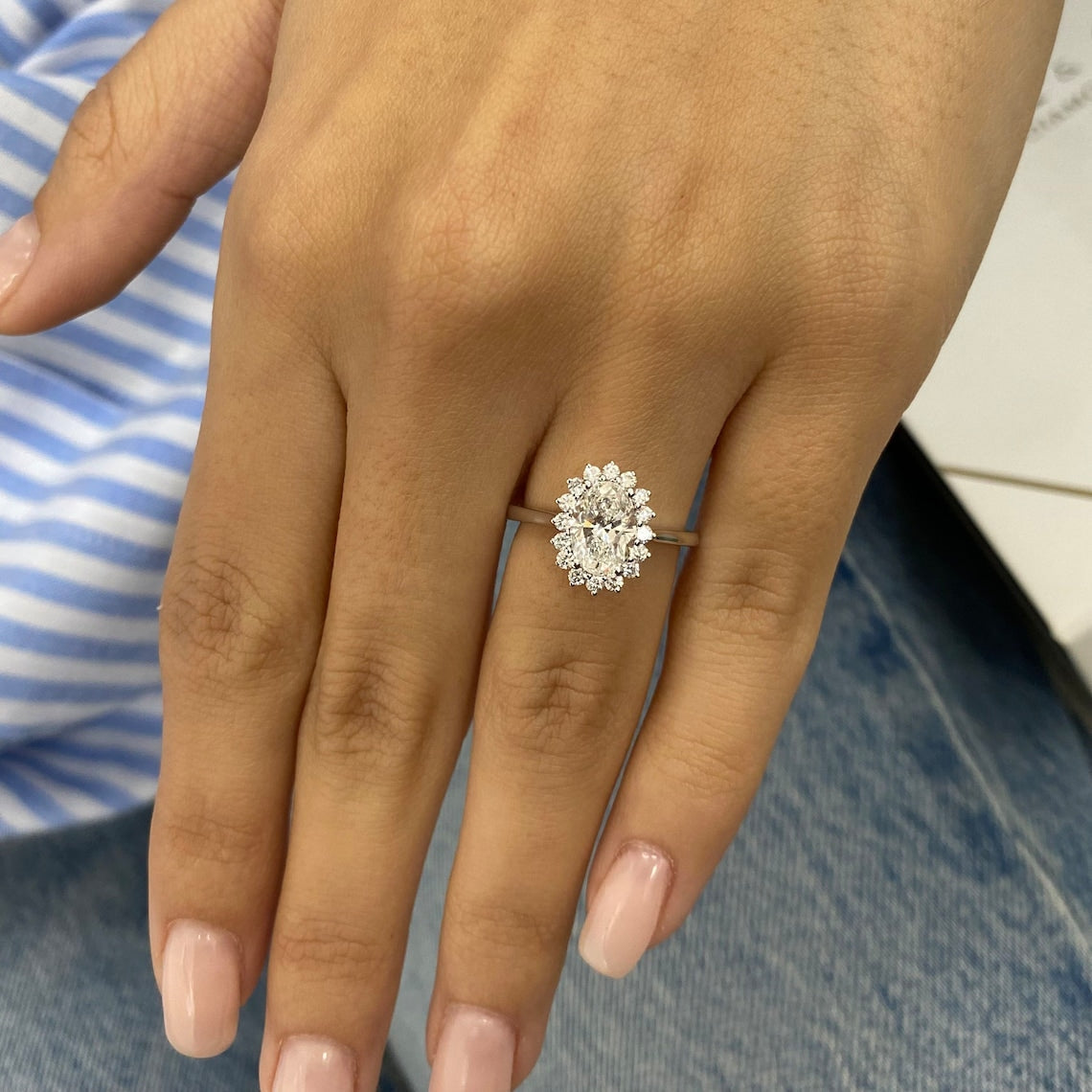 1.0 CT Oval Moissanite Halo Engagement Ring