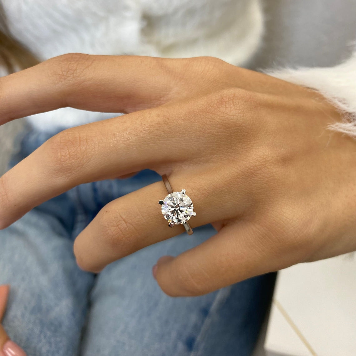 2.0 CT Round Moissanite Solitaire Engagement Ring