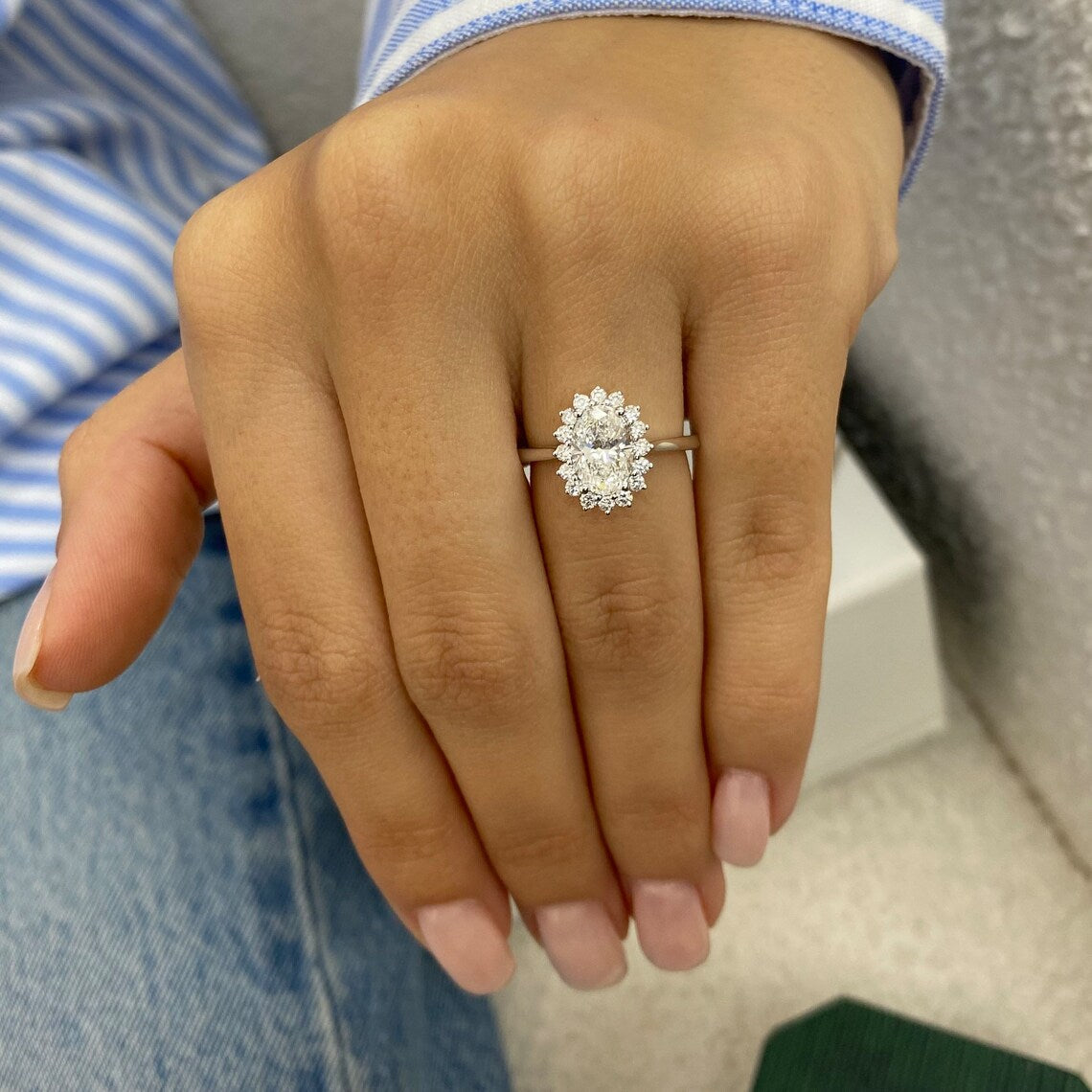 1.0 CT Oval Moissanite Halo Engagement Ring