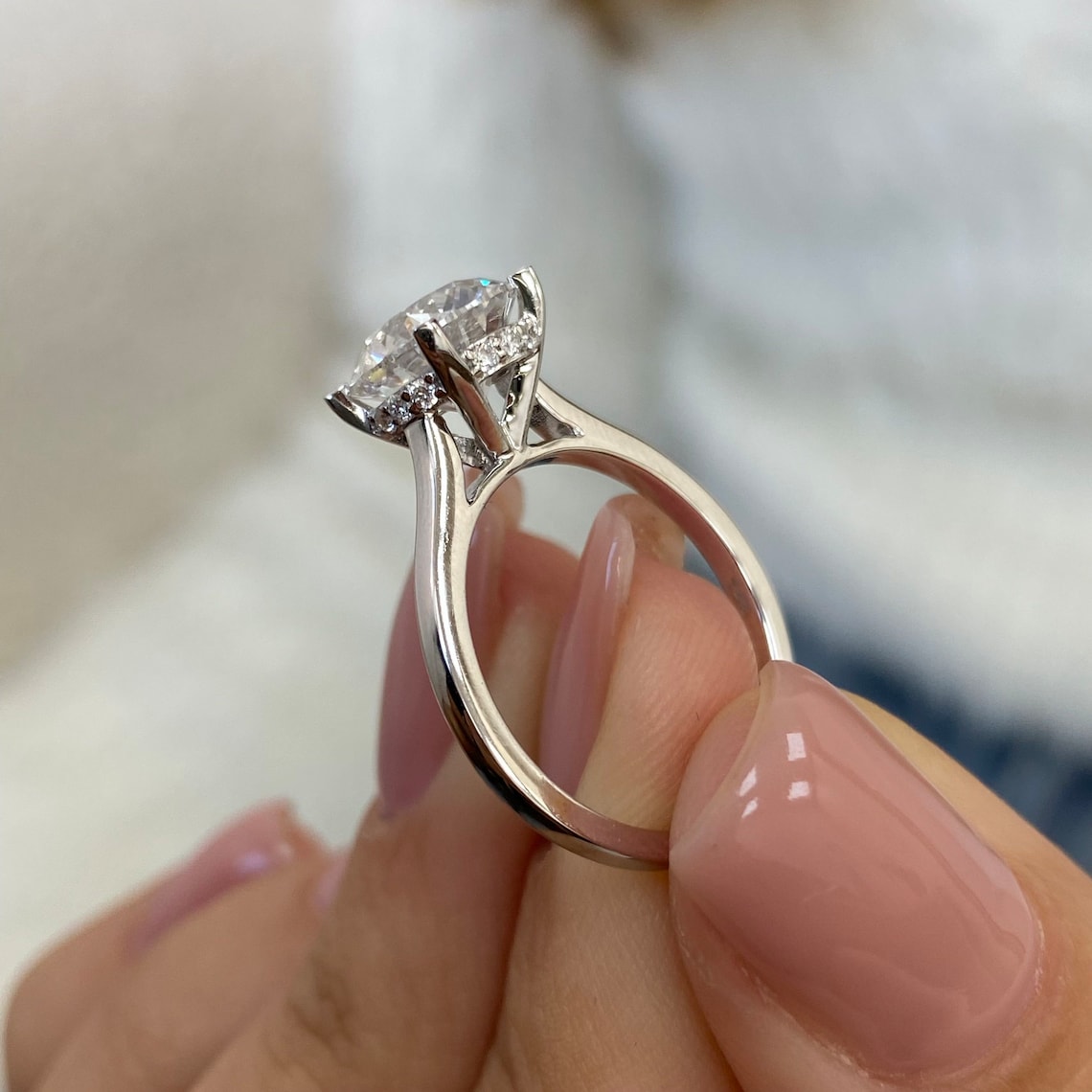 2.0 CT Round Moissanite Solitaire Engagement Ring