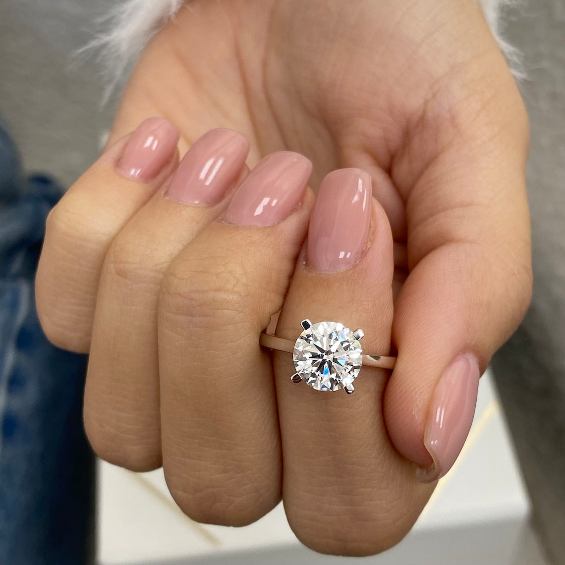 2.0 CT Round Moissanite Solitaire Engagement Ring