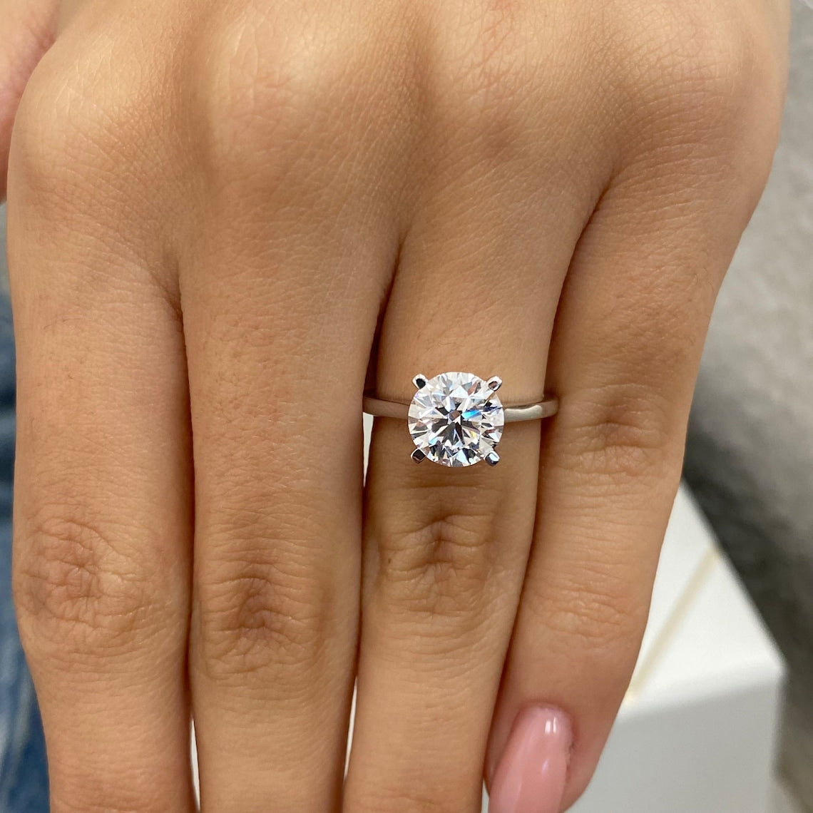 2.0 CT Round Moissanite Solitaire Engagement Ring