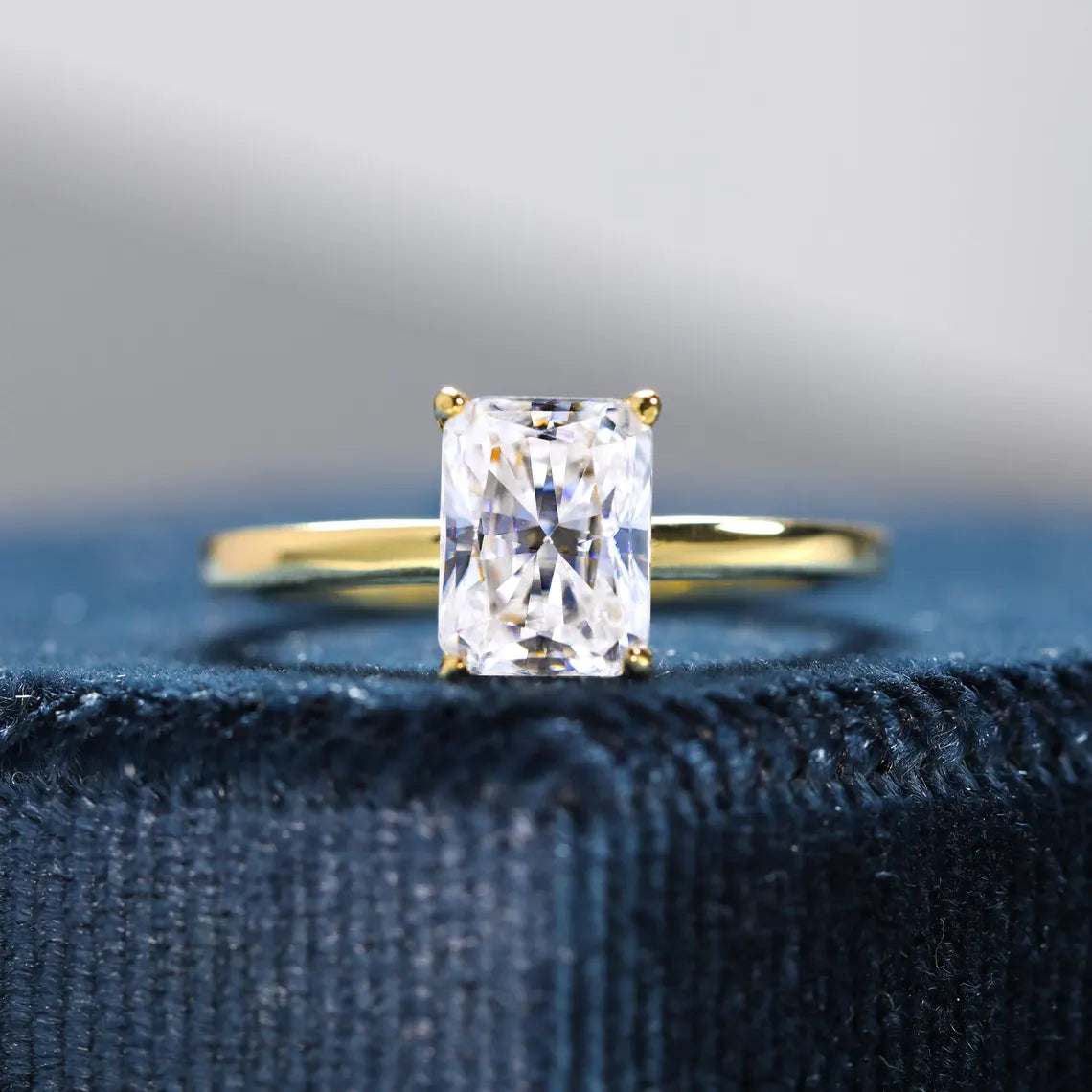 1.0CT Radiant Cut Daimond Solitaire Moissanite Engagement Ring
