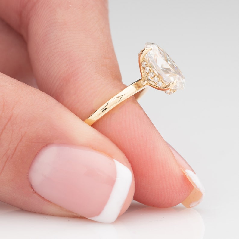 2CT Oval Diamond Halo Moissanite Engagement Ring