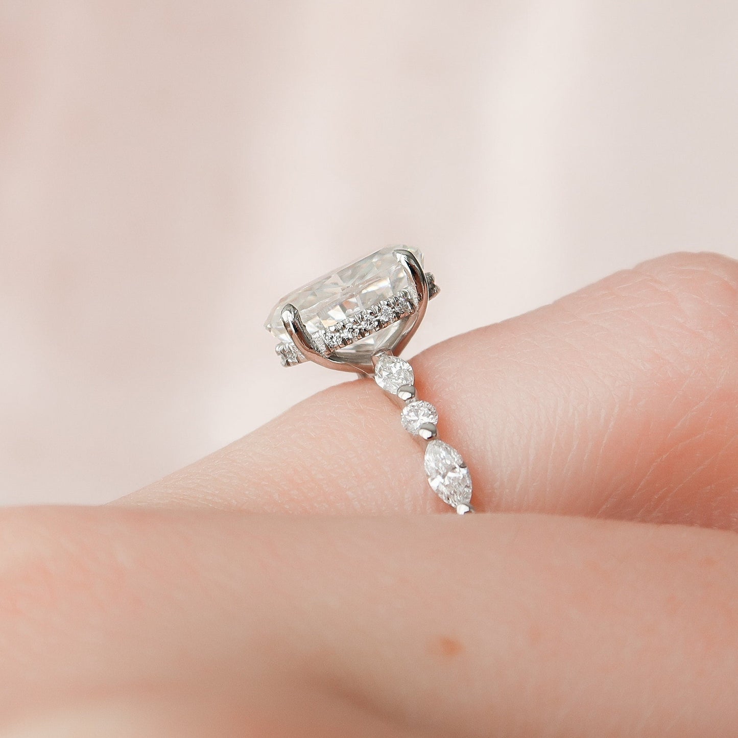 2.0CT-4.0CT Oval Cut Moissanite Hidden Halo Engagement Ring