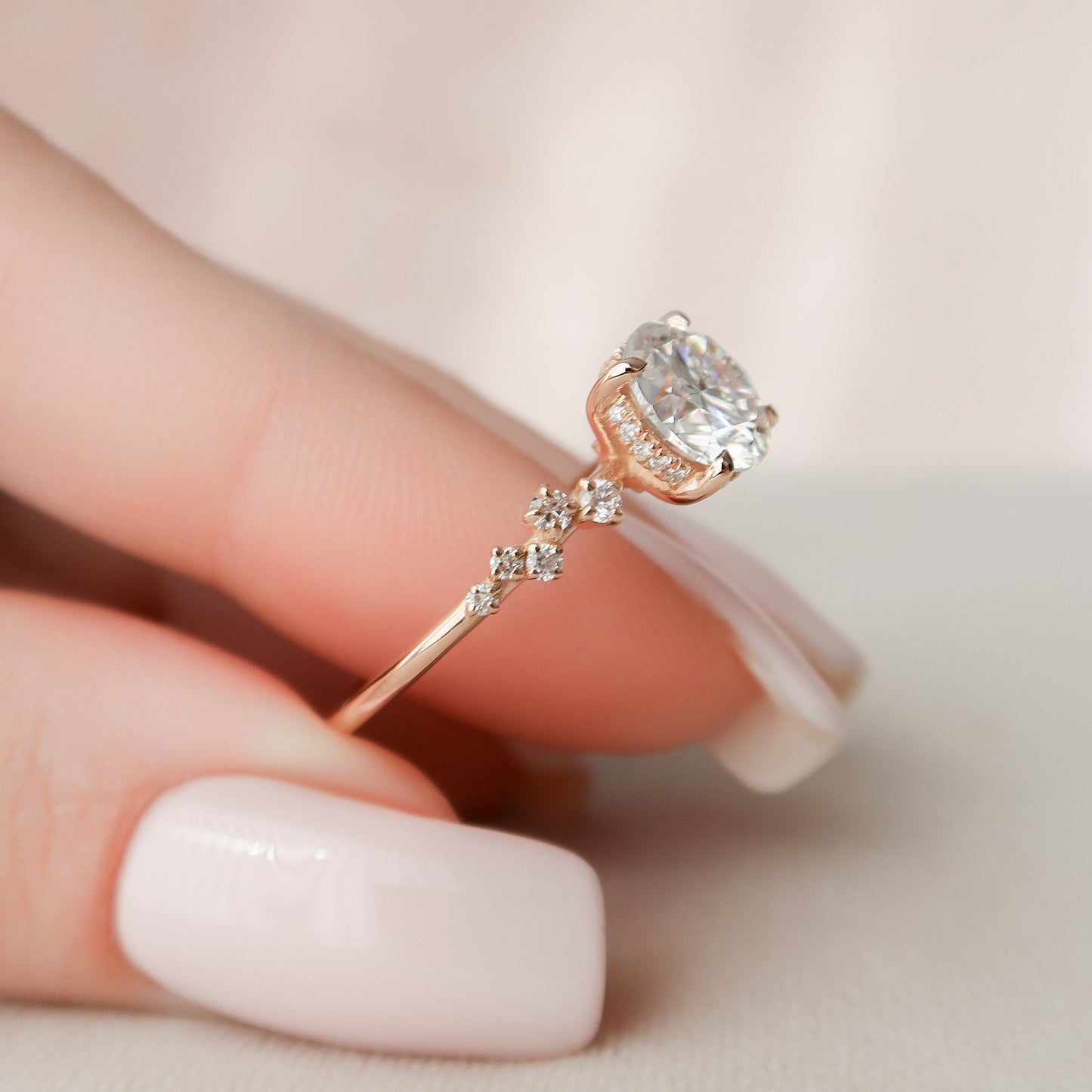 2 CT Round Cut Moissanite Wedding Ring