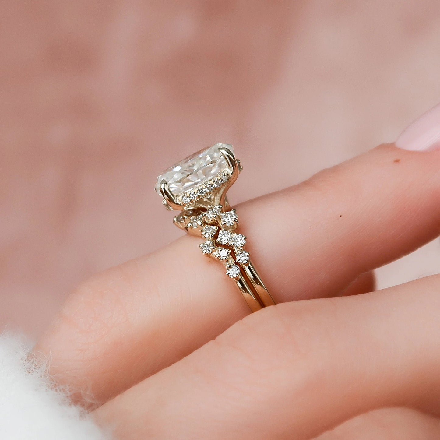 2.0CT Oval Cut Moissanite Halo Bridal Engagement Ring Set