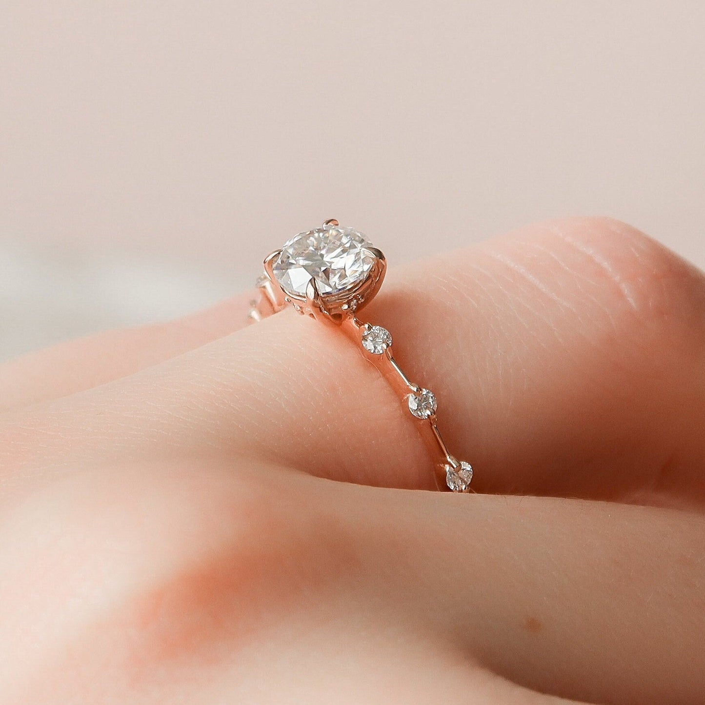 1.0CT Round Cut Moissanite Solitaire Engagement Ring