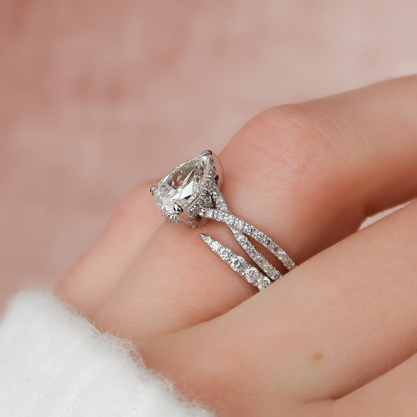 1.0CT Pear Cut Moissanite Split Shank Halo Bridal Engagement Ring Set