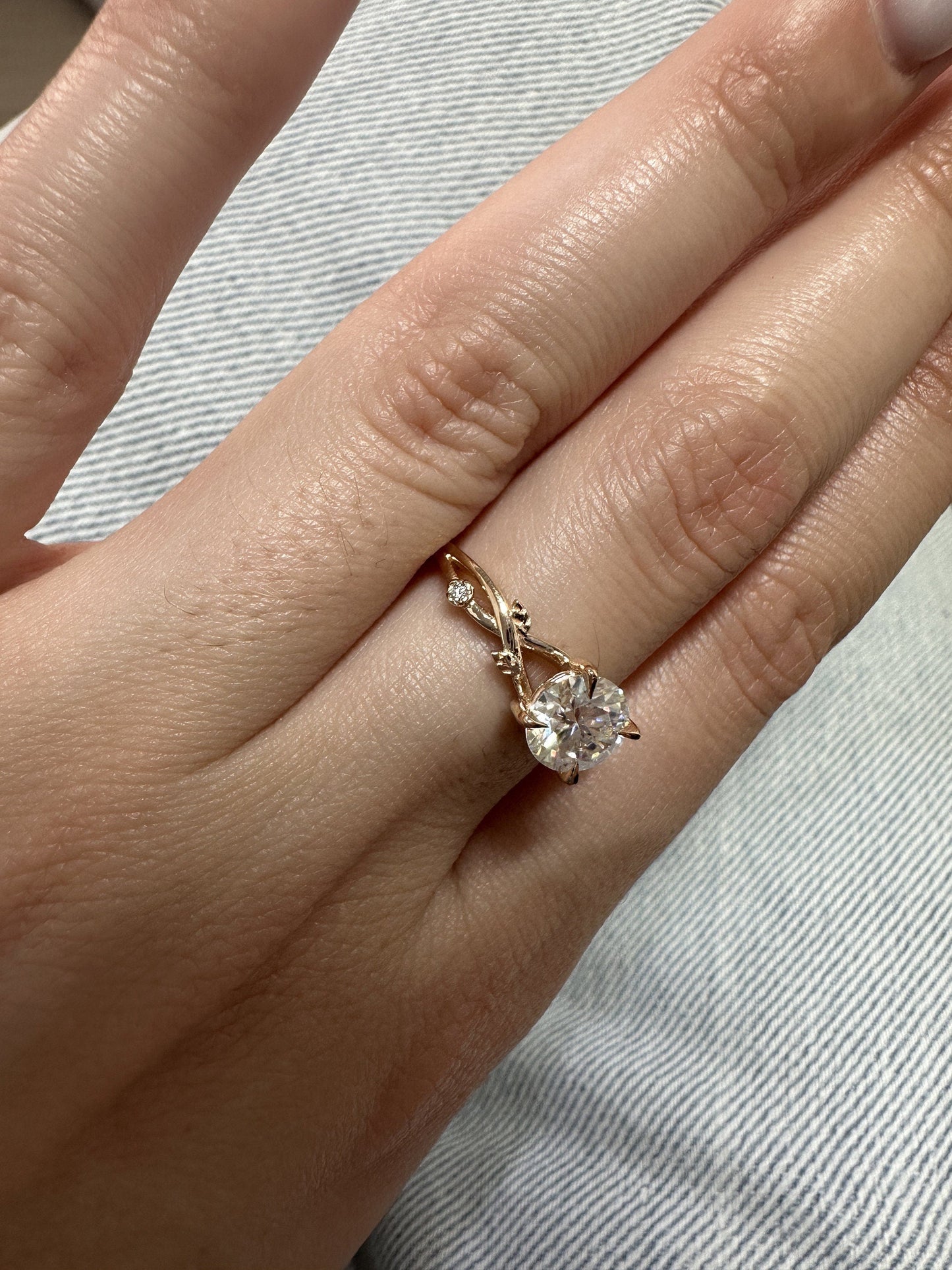 1.0 CT Round Cut Moissanite Twig Engagement Ring
