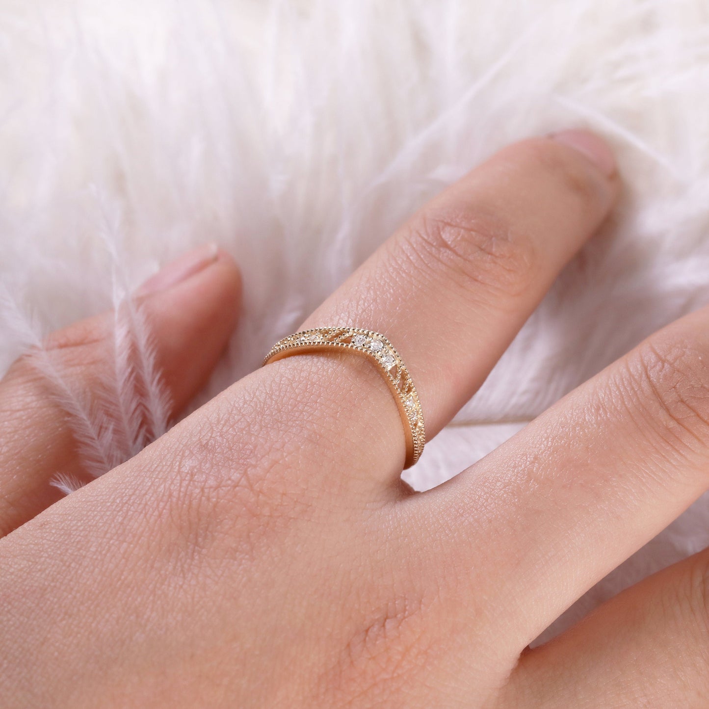Round Cut Diamond Chevron Vintage Wedding Ring for Women