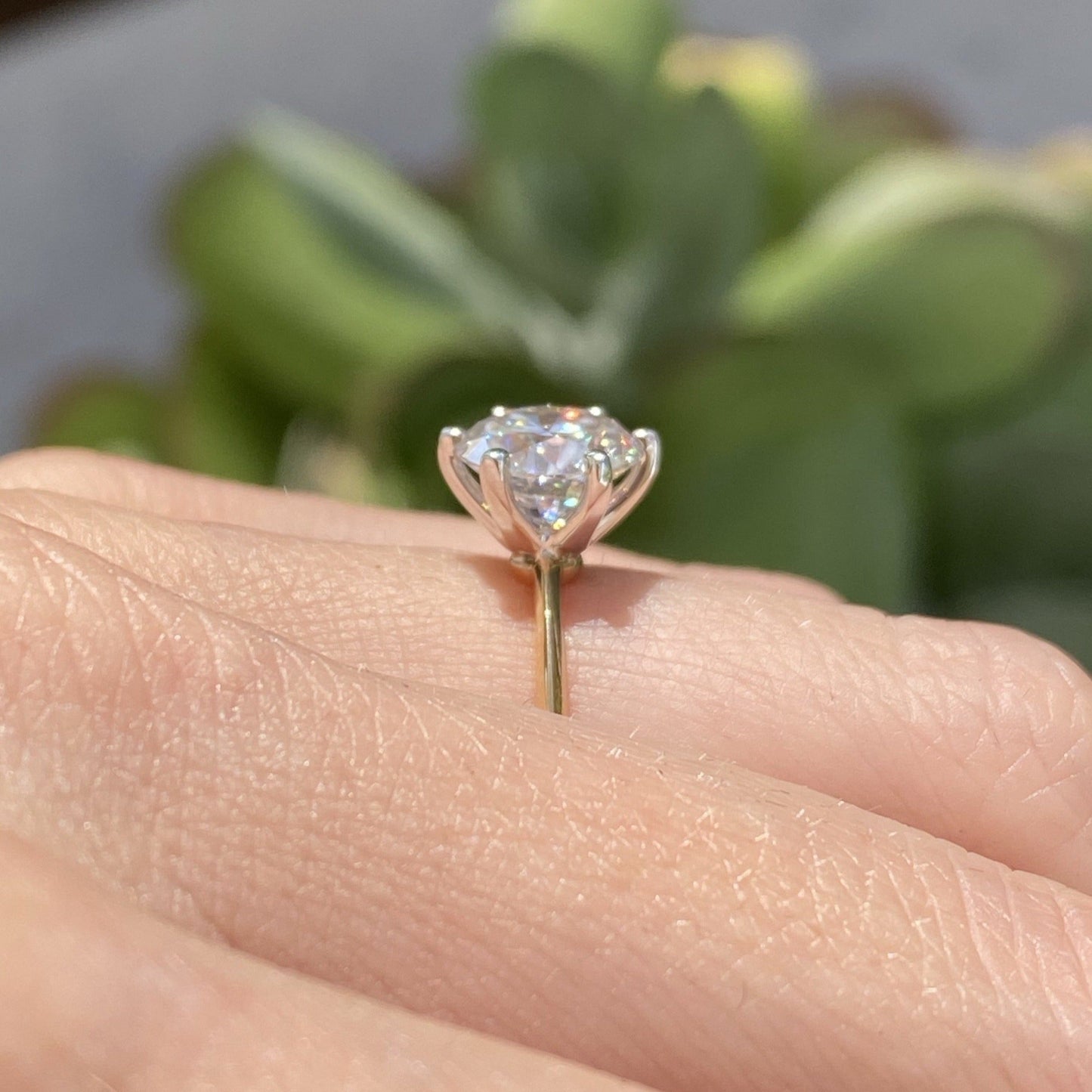 2.0CT Round Brilliant Diamond Solitaire Moissanite Engagement Ring