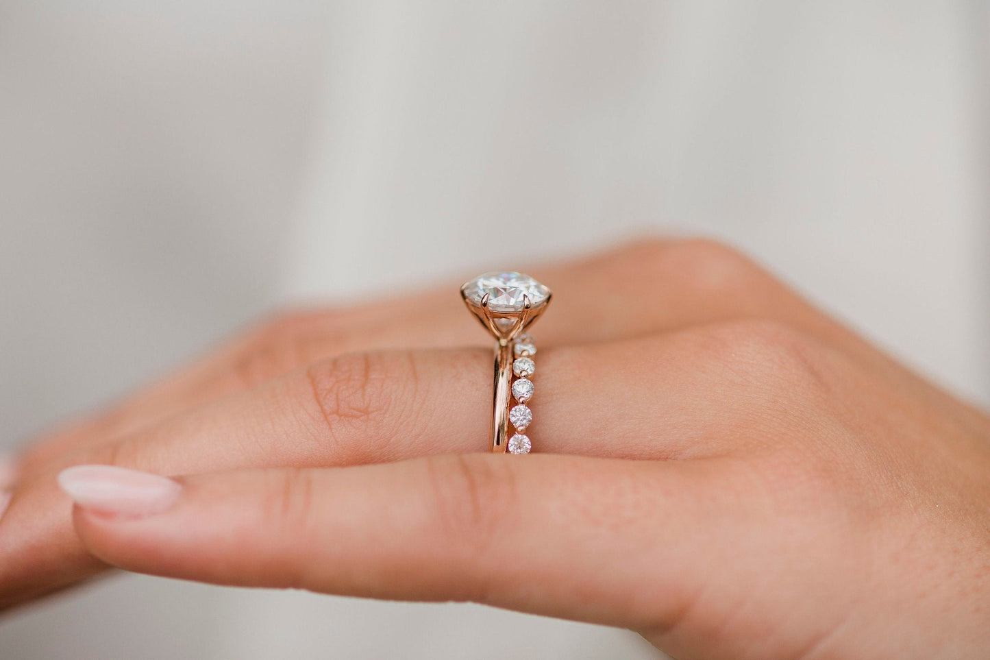 2.0CT-3.0CT Round Cut Six Prong Moissanite Solitaire Engagement Ring