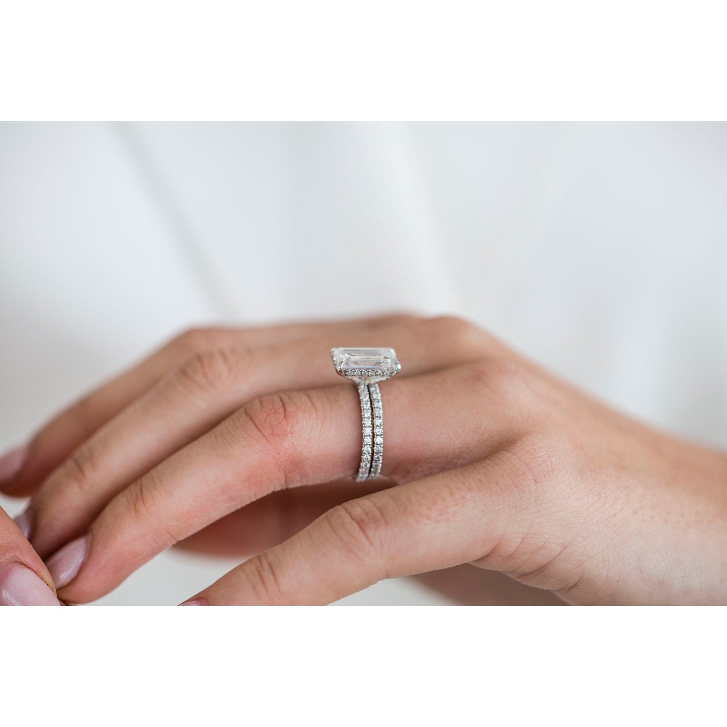 4.0CT Elongated Emerald-Cut Hidden Halo Moissanite Diamond Engagement Ring