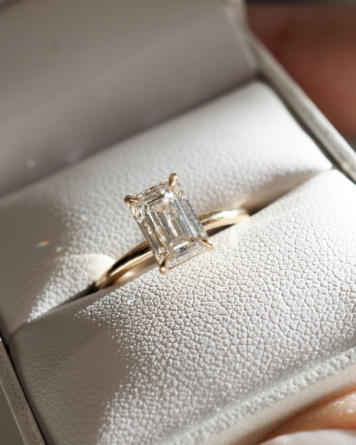 1.5 CT Emerald Moissanite Solitaire Engagement Ring