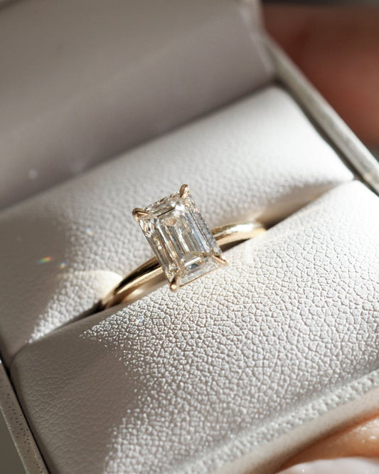 1.5 CT Emerald Moissanite Solitaire Engagement Ring