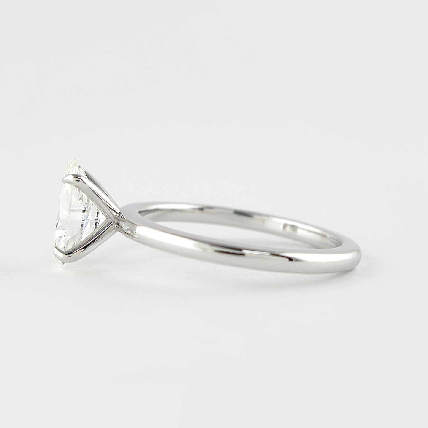 Oval Cut Moissanite Engagement Ring